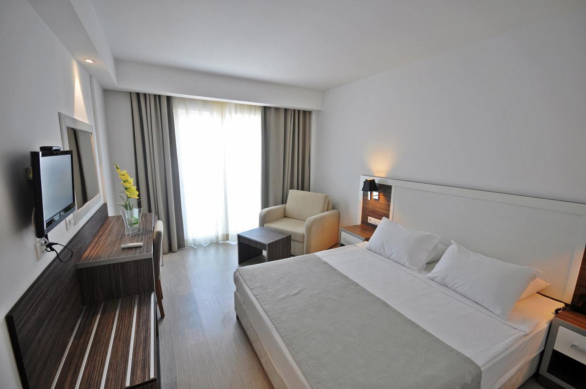 Club Shark Hotel Gumbet Room photo